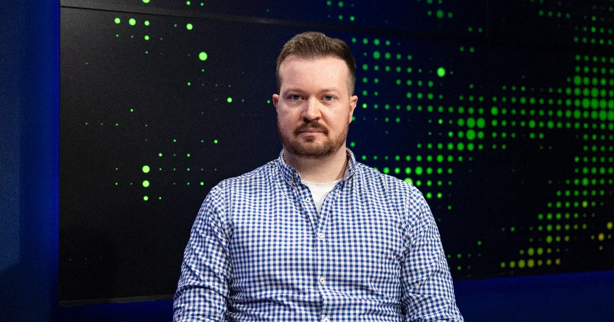 Szabó Bence a belügyminiszter irodájában dolgozik.