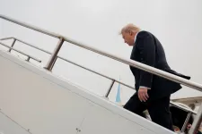 Trump pekingi látogatása után visszavonhatja a Kínára kivetett szankciókat az iráni olaj vásárlása miatt
