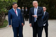 Megkönnyebbülten nyugtázta a világ a pekingi találkozót, aztán Trump hazafelé beszélni kezdett
