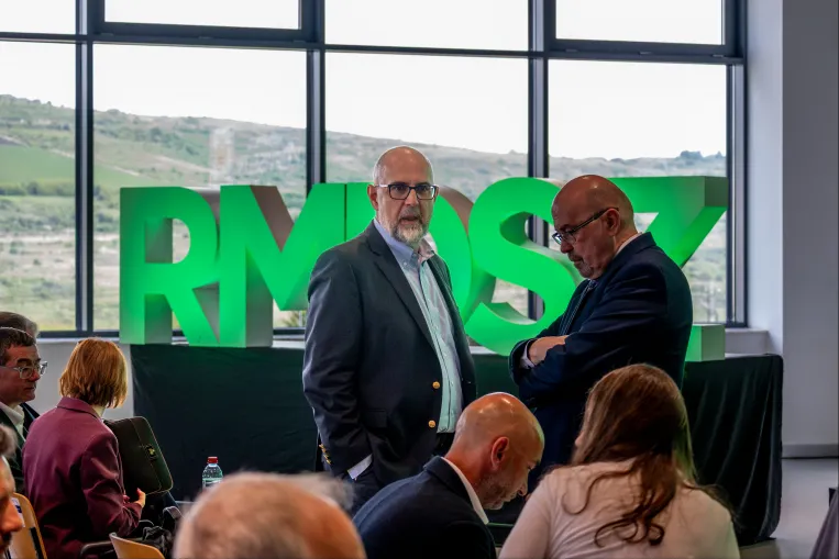 Markó Béla beolvasott az RMDSZ-nek, Kelemen Hunor visszaszólt neki, hogy nem fordít hátat annak, aki segítette