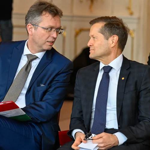 A Krausz Ferenc vezette Élvonal Alapítvány várja a párbeszédet Magyar Péterrel és a kormánnyal