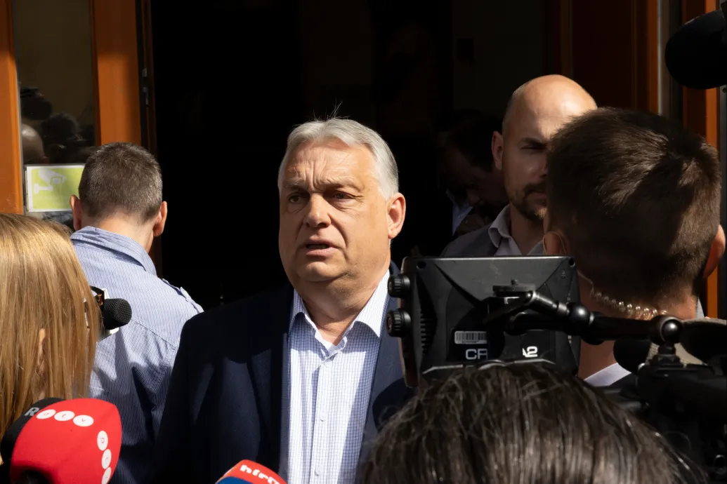Alig egy hete van ellenzékben, de már a sajtóért és a demokráciáért aggódik Orbán Viktor