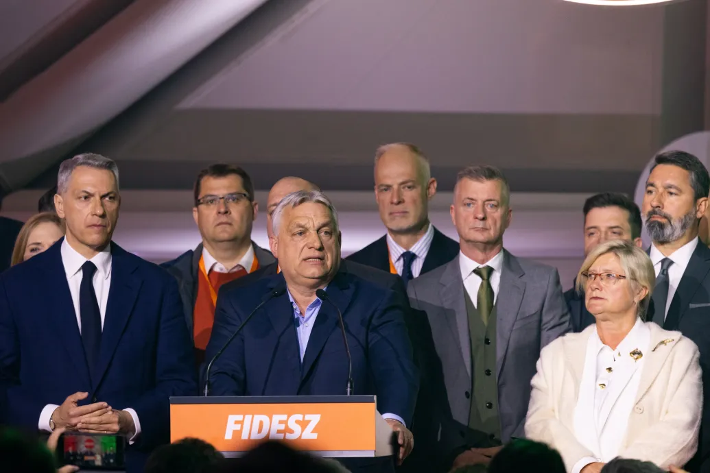 Orbán Viktor szerint az ország kifosztása most válik valós veszélyé, a végkielégítését ő is Kárpátaljára utalná