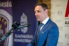 „Az lesz, Bence, hogy vége a Fidesznek, jó?” – dühös Fidesz-szavazó szidta Tuzson Bencét egy lakossági fórumon