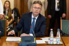 Hankó Balázs szerint a Tisza-kormány szabálytalanul bont szerződést a Krausz Ferenc-féle Élvonal Alapítvánnyal