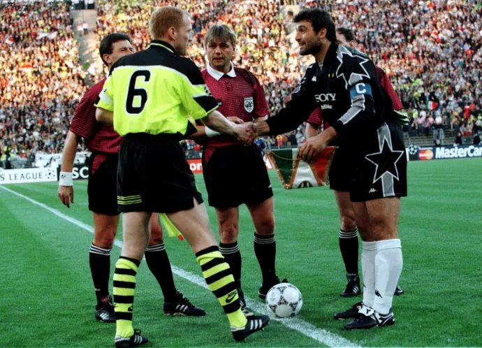 Puhl Sándor és a két csapatkapitány, Matthias Sammer és Angelo Peruzzi a Borussia Dortmund-Juventus Bajnokok Ligája-döntő előtt – Fotó: Oliver Behrendt / Ullstein Bild / Getty Images