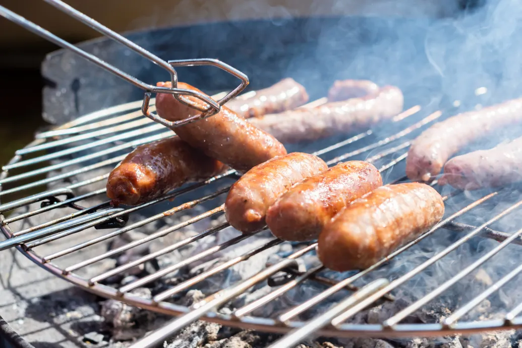 Mentőhelikopter vitte kórházba a grillezés közben súlyosan megégett kisfiút