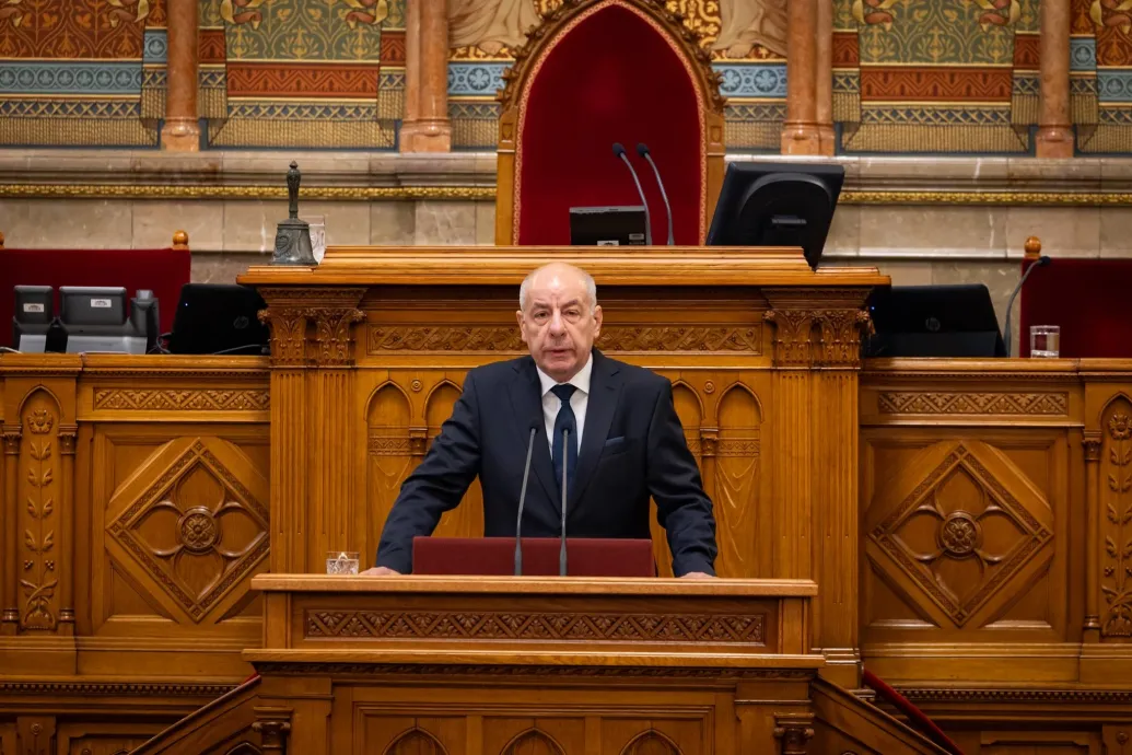 Sulyok Tamás szerint nincs olyan jogi ok vagy alkotmányos indok, ami amiatt le kéne mondania