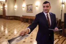 Az AUR a Bolojan-kormány hibáinak kijavítását részletező 12 oldalas válságkezelési tervvel érkezett a konzultációra