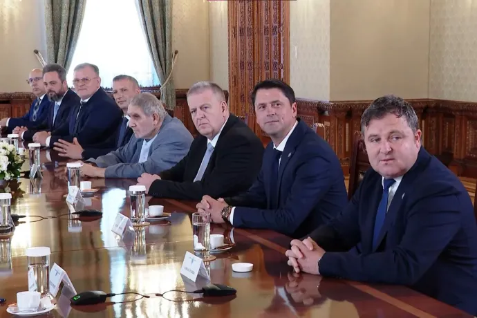 A kisebbségi frakció szerint a PNL és a PSD köré kellene újraépíteni a kormánykoalíciót