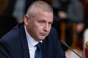 Ruszin-Szendi Romulusz erős honvédelmi törvényt ígért 2027 januárjára