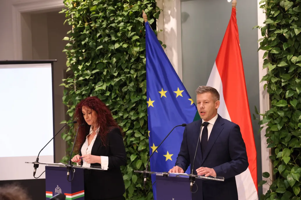 Rendkívüli sajtótájékoztatón beszél Magyar Péter a kegyelmi ügy dossziéjáról
