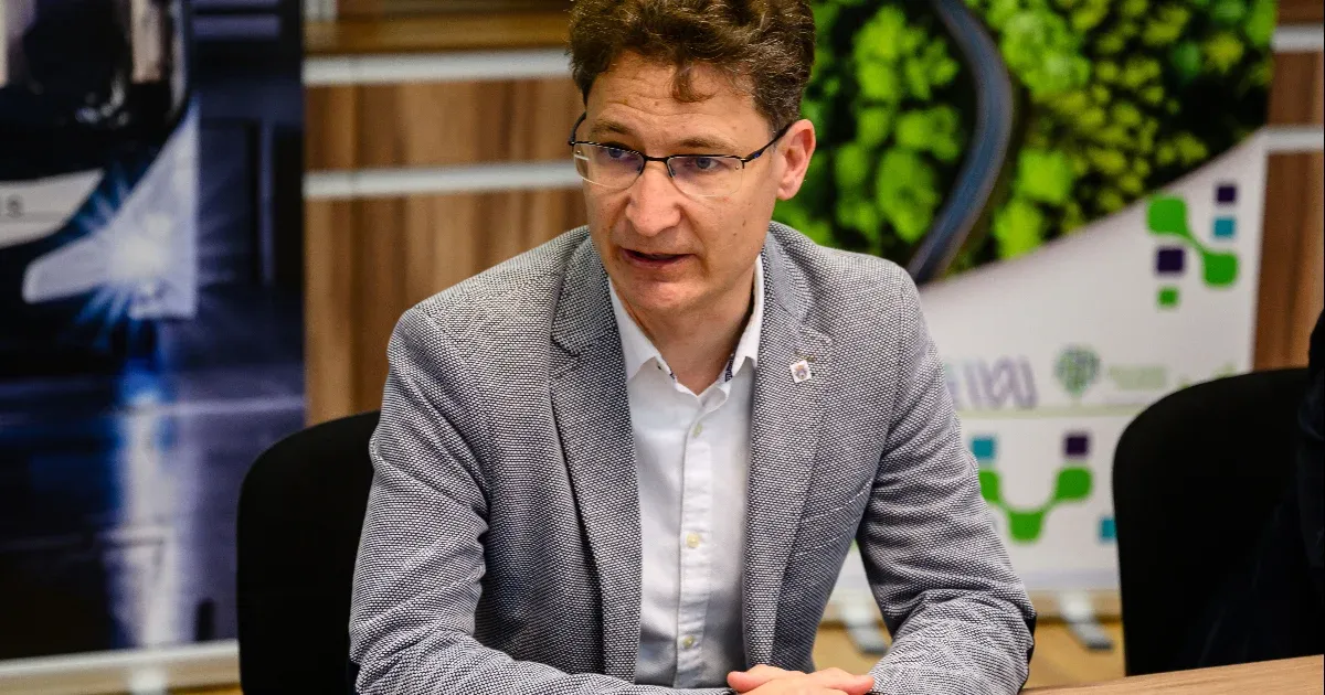 „Önkormányzati Szolidaritási Hozzájárulás: Cser-Palkovics András Reakciója a Kormányzati Bejelentésre” „Önkormányzati Szolidaritási Hozzájárulás: Cser-Palkovics András Reakciója a Kormányzati Bejelentésre”
