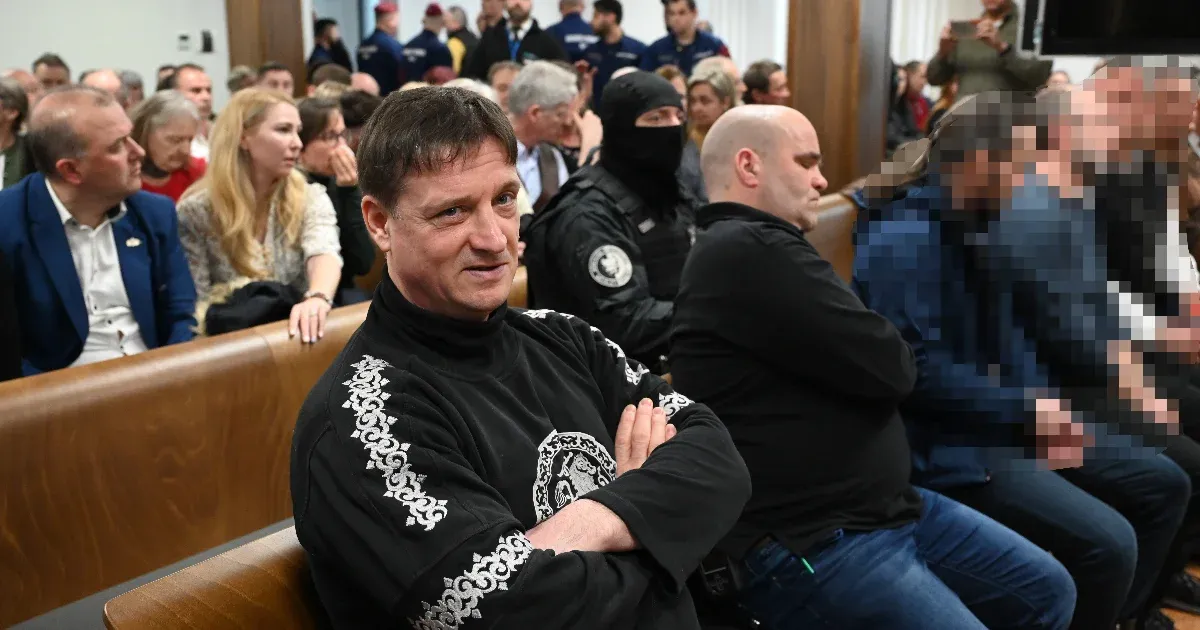 A Hunnia-ügy és a köztársasági elnöki kegyelmek kulisszatitkai A Hunnia-ügy és a köztársasági elnöki kegyelmek kulisszatitkai