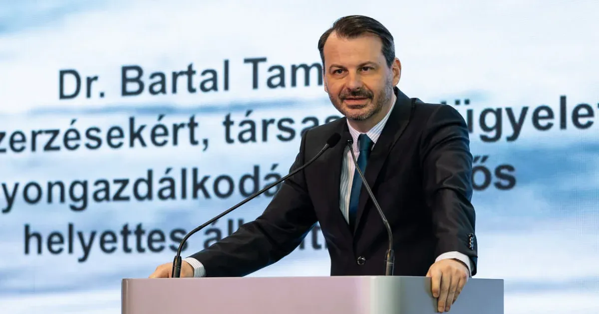 Lázár két helyettes államtitkára távozott a közlöny szerint.