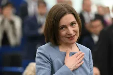 Maia Sandut Európai Érdemrenddel tüntették ki, beszédét egy elítélt politikus próbálta megzavarni