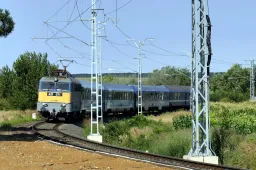 Tíz InterCity-kocsit kap kölcsön a MÁV nyárra az osztrák vasúttársaságtól, hogy ne dőljön be a balatoni közlekedés