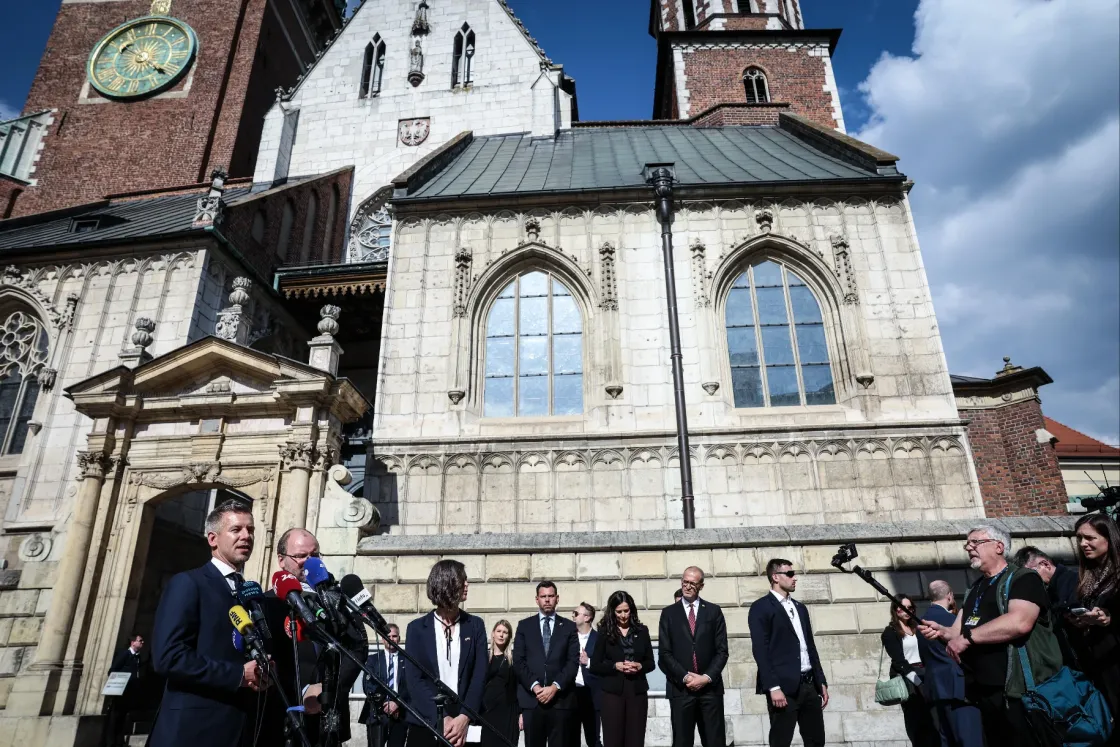 Magyar Péter Krakkóban: Ziobro és házastársa egy másik schengeni országon át hagyta el Európát