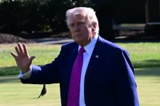 Az amerikai adóhivatal mostantól nem szaglászhat Trump és családtagjainak múltbeli adóügyei után