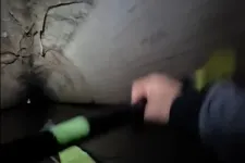 Sikerrel járt az extrém kajakos kísérlet a Rákosrendező alatti csatornán
