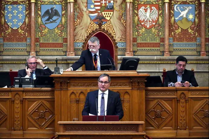 286 milliárd forint mínusz: nagyon úgy tűnik, hogy tényleg trükközött az Orbán-kormány az idei költségvetéssel