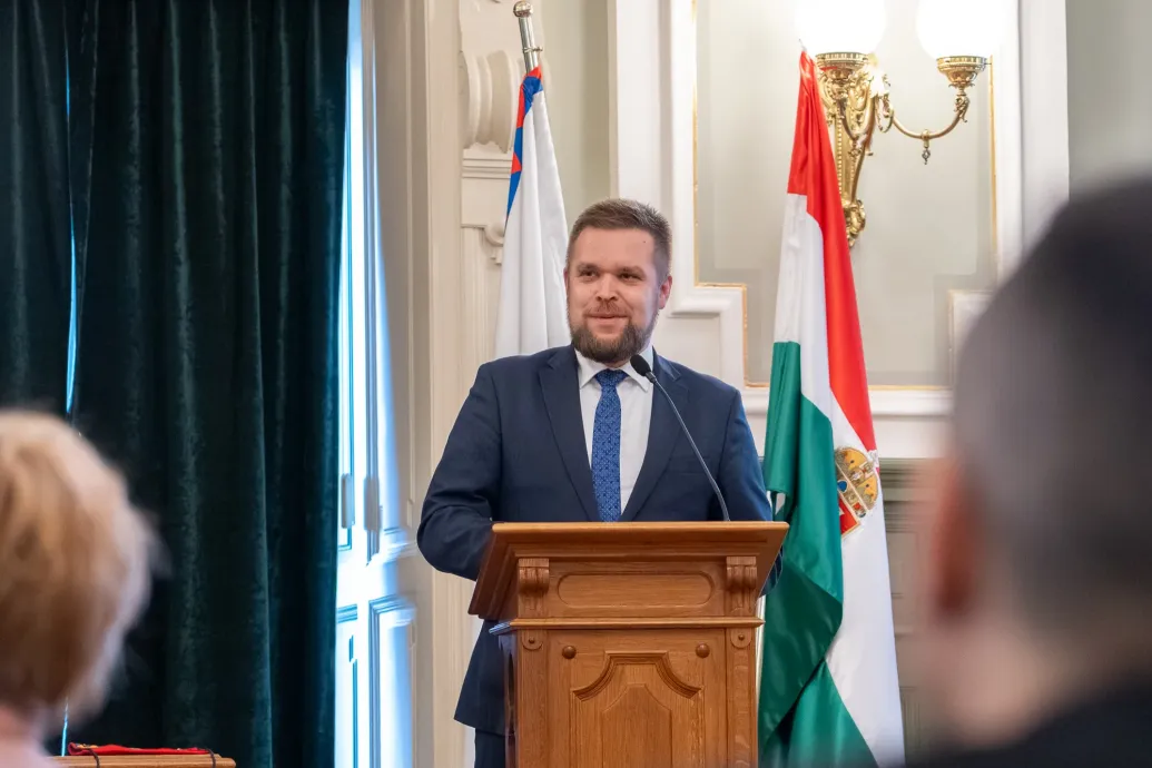 Milliós összeget fizetett a Fidesz győri médiacége a Mandiner újságírójának olyan videókért, amiket alig nézett valaki