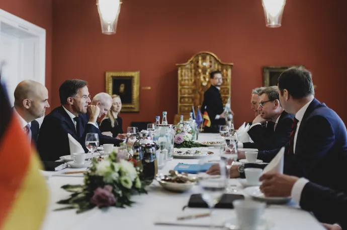 Mark Rutte, a NATO főtitkára és Johann Wadephul, német külügyminiszter hivatalos találkozón 2025. július 9-én, Berlinben – Fotó: Florian Gaertner / Photothek Media Lab / dpa Picture-Alliance / AFP