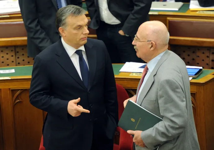 Orbán Viktor és Martonyi János a parlamentben, 2013 februárjában – Fotó: Kisbenedek Attila / AFP