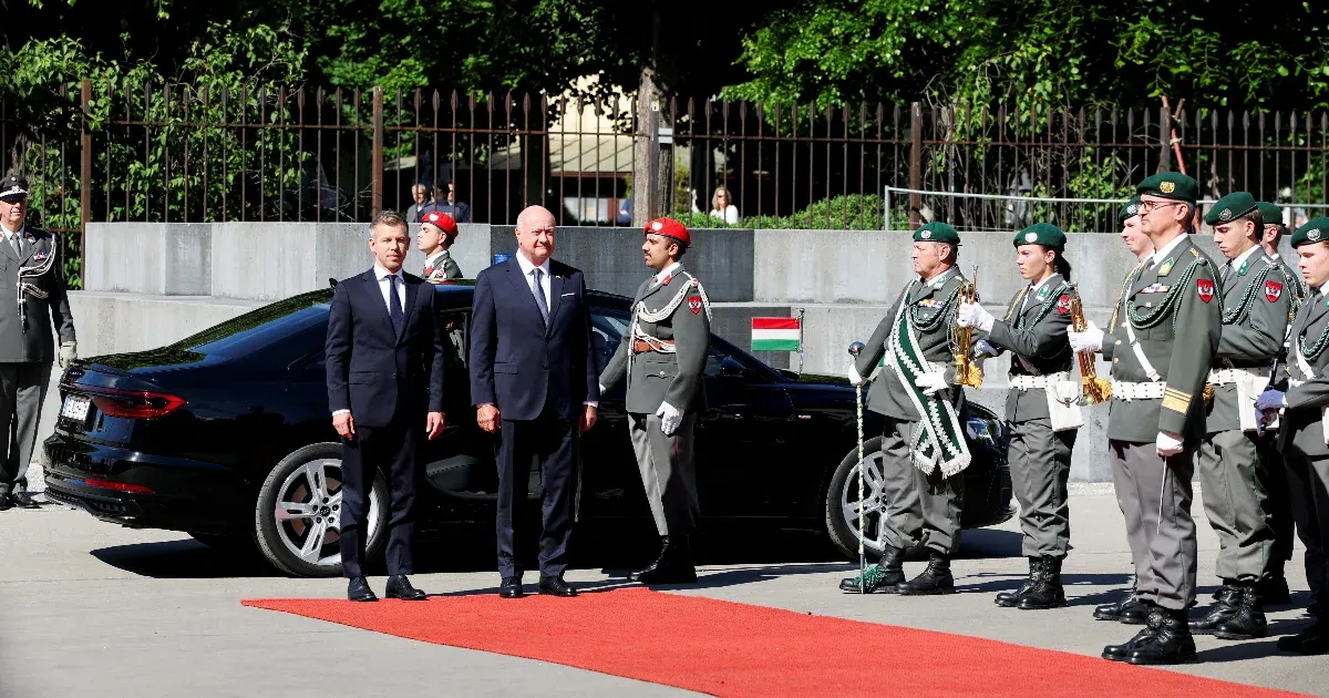 Magyar Péter Bécsben: Katonai tiszteletadás és találkozók az osztrák vezetőkkel Magyar Péter Bécsben: Katonai tiszteletadás és találkozók az osztrák vezetőkkel
