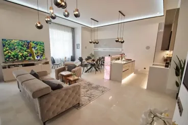 Egy rendhagyó luxusfelújítás története, ahogy a falak mögül látszik