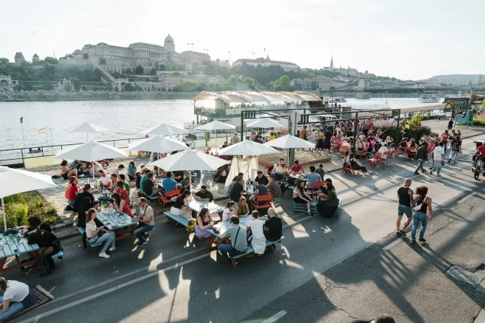 Május 26-tól hétköznap esténként is autómentessé válik a Pesti alsó rakpart