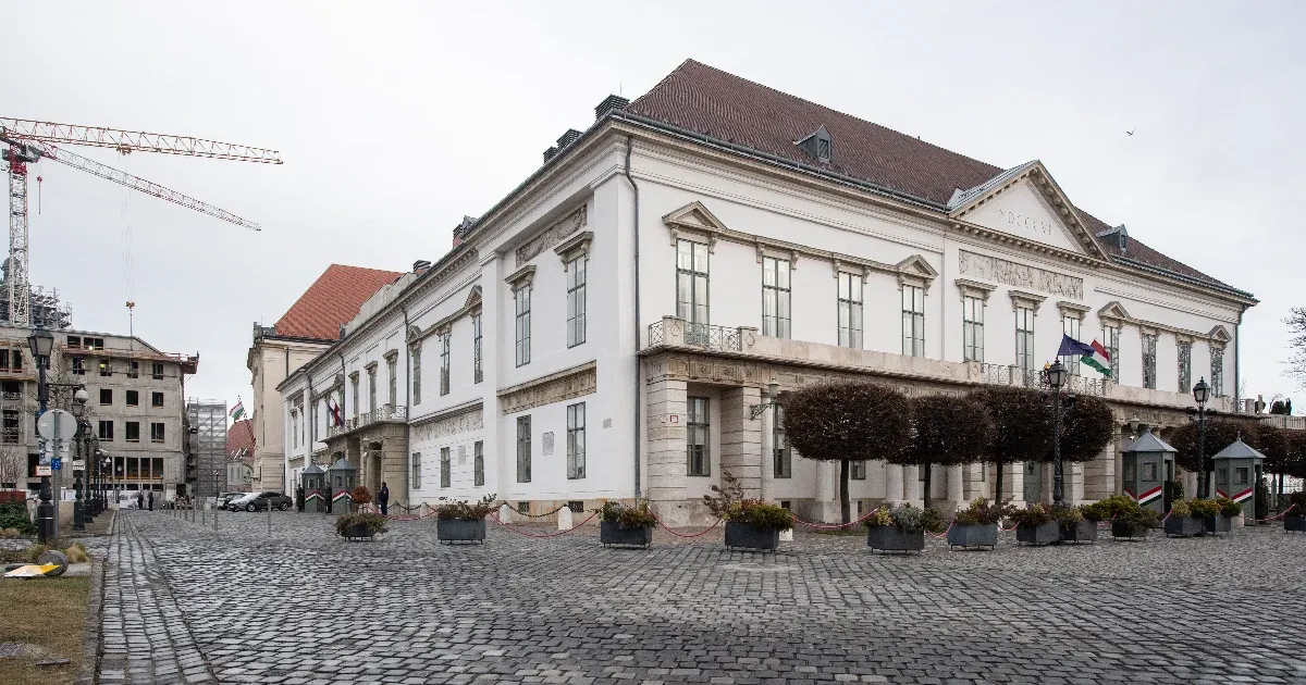 Kegyelmi ügy: Dokumentumok nyilvánosságra hozatala a Sándor-palotában