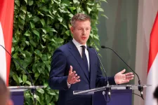 Magyar: Felszólítom Novák Katalint, valljon színt, hogy az Orbán család kérésére adott-e kegyelmet