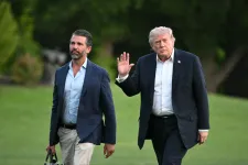 Trump megpróbál ott lenni fia esküvőjén, de azt mondta, nem jó neki az időzítés