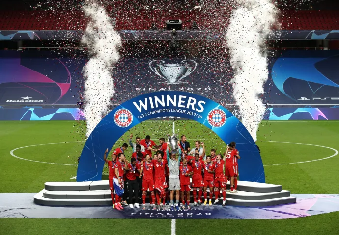 A Bayern játékosai ünneplik a BL-győzelmet Lisszabonban 2020. augusztus 23-án – Fotó: Julian Finney / UEFA / Getty Images
