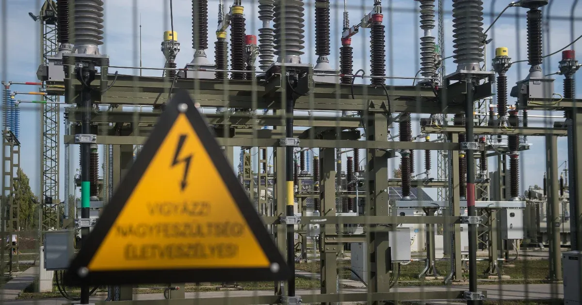 A napelemek és a hálózati monopolhelyzet: Veszélyezteti a versenyt és a fogyasztókat a hazai energiapiacon?