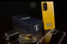 Itt az új Trump telefon: kicsit kínaibb, kicsit drágább, és még a vásárlók adatai is kiszivárognak