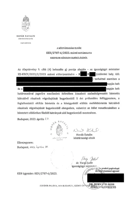 Az áthúzott elutasító kegyelmi határozat és az aláírt támogató kegyelmi határozat – Forrás: Sándor-palota