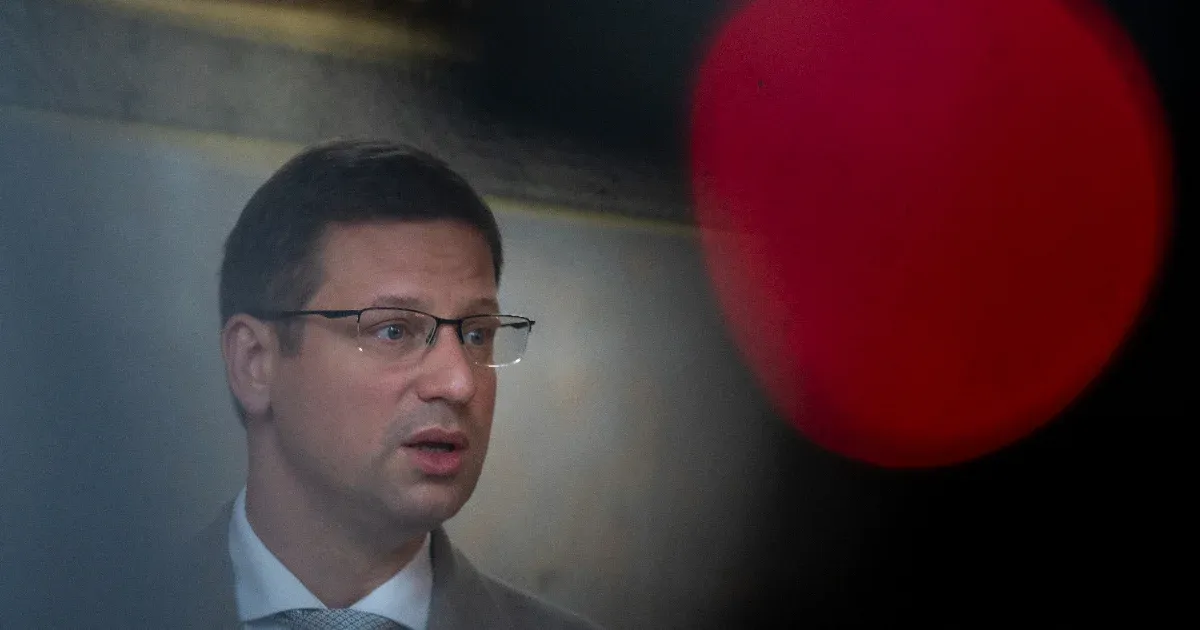 Állami Támogatás Zűrzavara: 300 Millió Forint a Mesterséges Intelligencia Kutatóközpontnak Választások Előtt