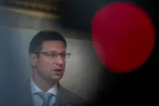 Két hónappal a választás előtt Gulyás Gergely 300 milliós támogatást adott a Mesterséges Intelligencia Kutatóközpontnak