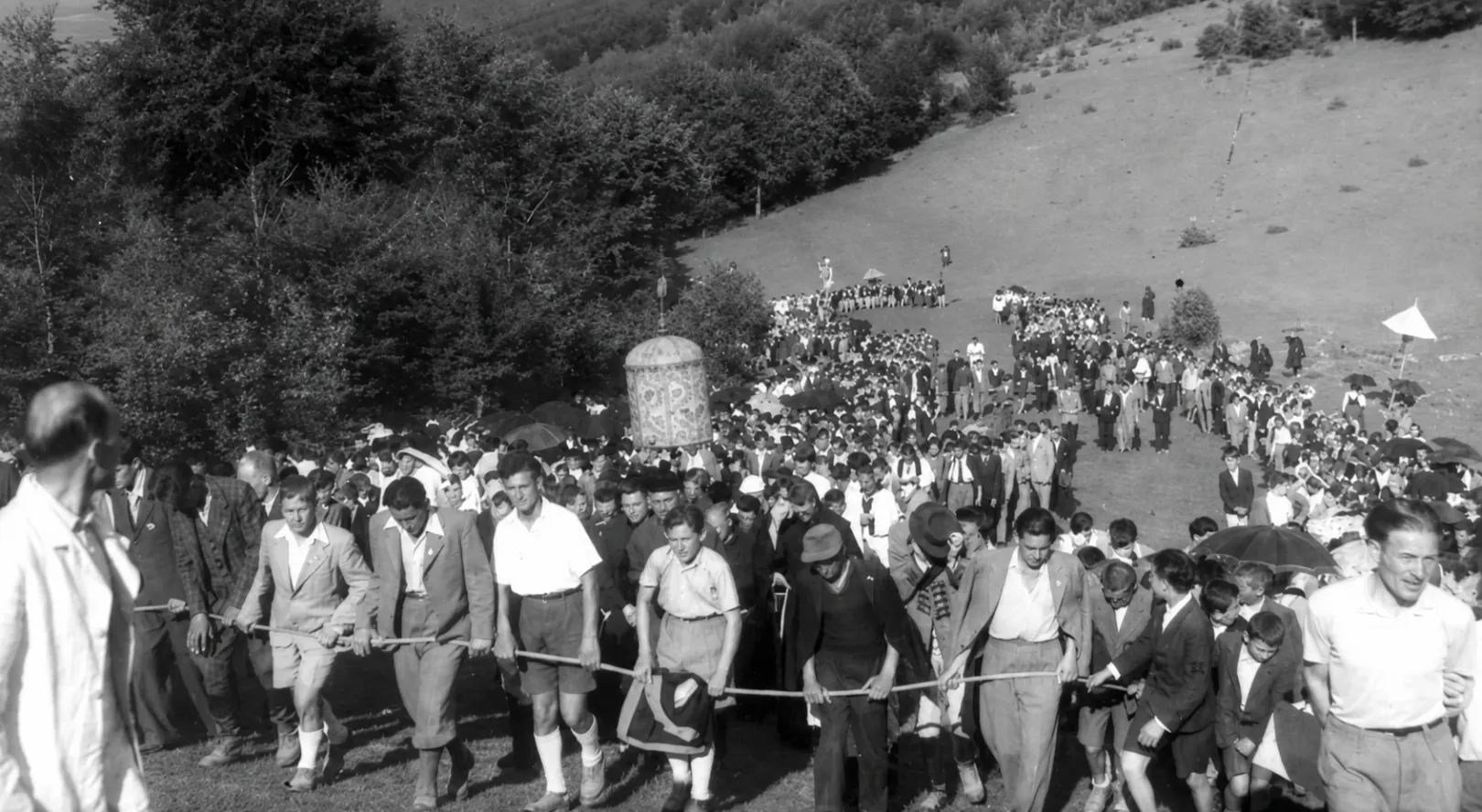 A búcsúnak a "nagy kikerülés"-ként ismert momentuma az 1940-es években – Fotó: Aladics Zoltán