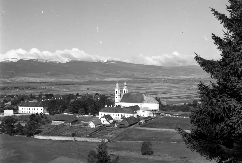 Csíksomlyói kegytemplom 1940-ben – Fotó: TM / Fortepan