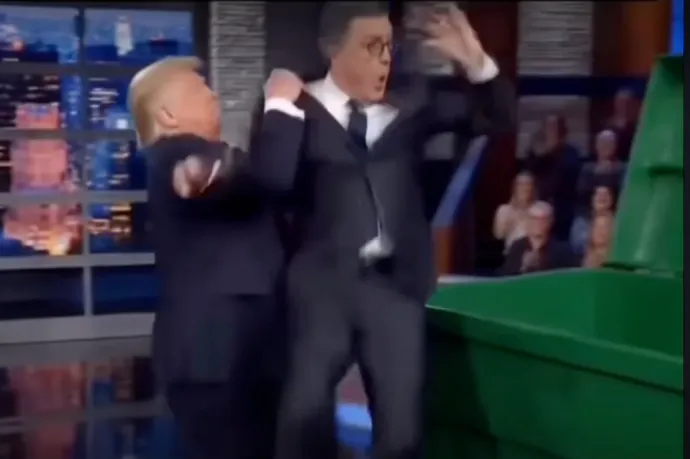 Trump videójában a kukába dobja Stephen Colbert-t, pedig tagadta, hogy köze lenne a Late Show végéhez