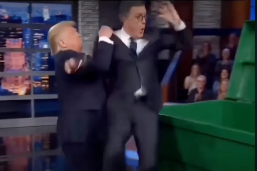Trump videójában a kukába dobja Stephen Colbert-t, pedig tagadta, hogy köze lenne a Late Show végéhez
