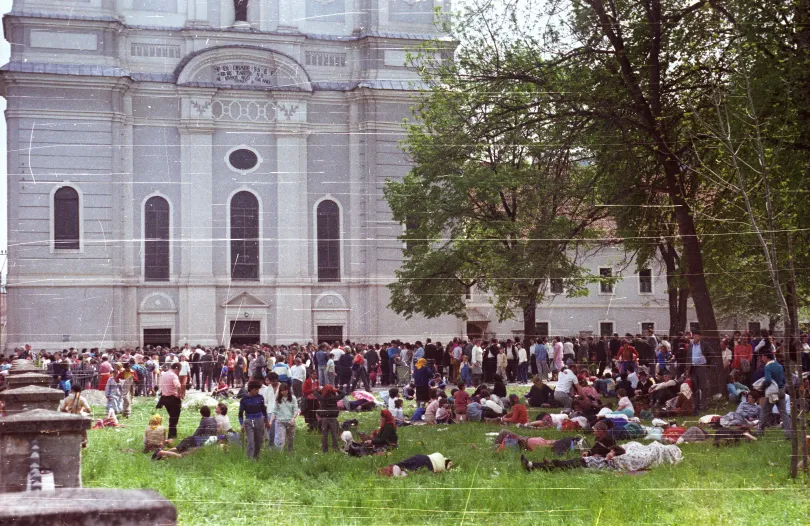 Búcsúsok 1988-ban – Fotó: TM / Fortepan