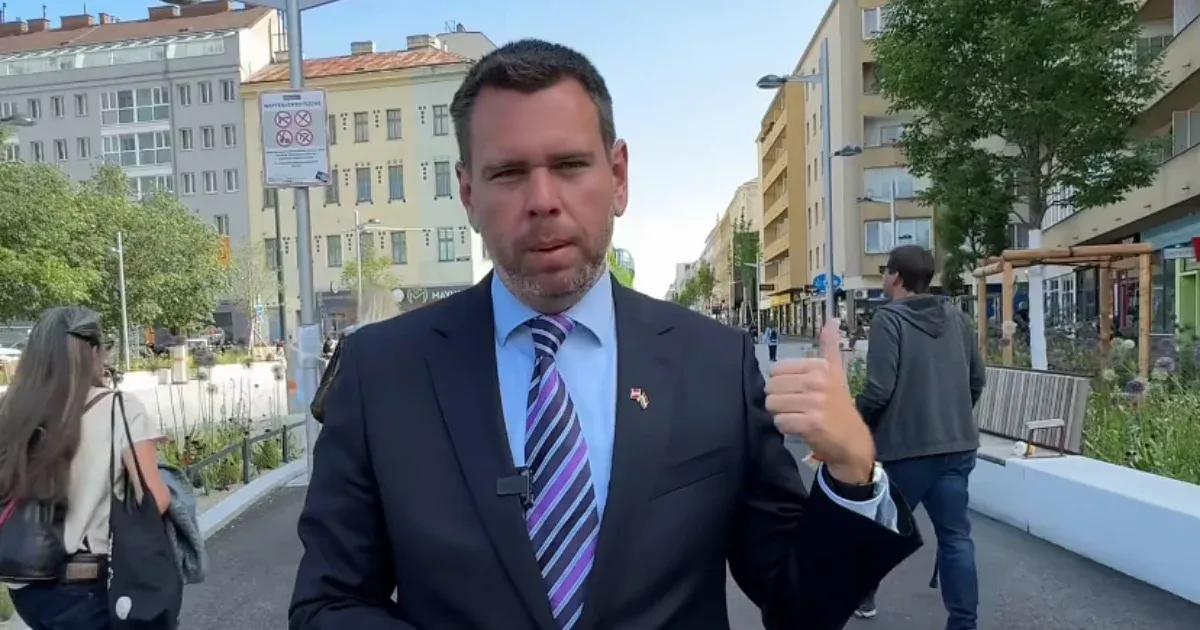 Vitézy Dávid visszatért Bécs azon utcájába, ahol Lázár szörnyülködött.