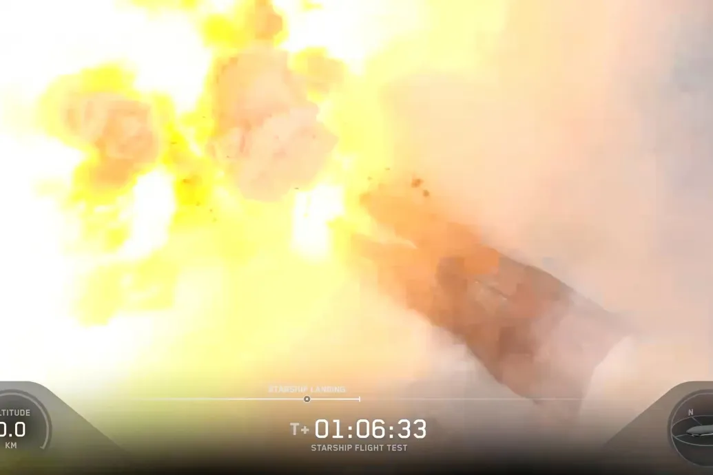 Szinte minden a tervek szerint haladt, az India-óceánra leszállva felrobbant a SpaceX rakétája