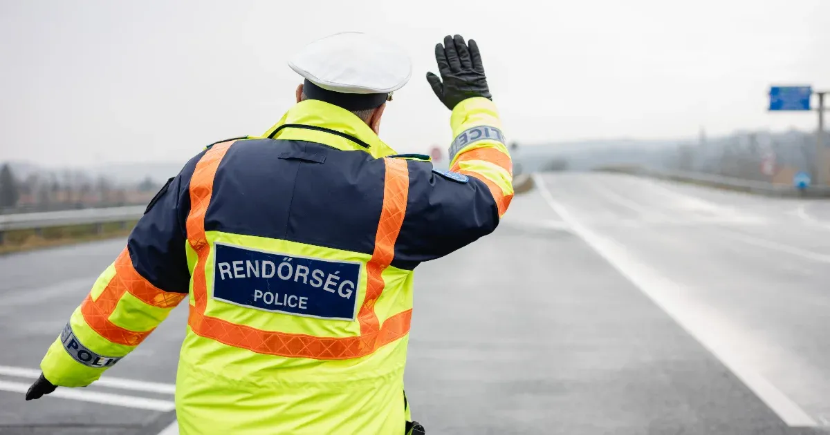 Balesetek miatt kilométeres dugók az M1-esen és M7-esen.