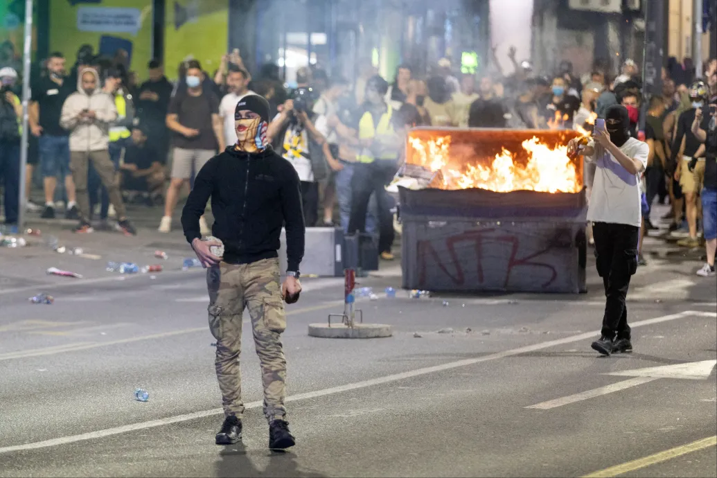 Tüntetők csaptak össze a rendőrökkel Belgrádban, 23 embert őrizetbe vettek