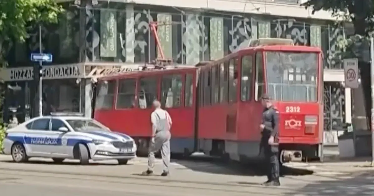 Villamos kisiklott Belgrád központjában, tizenöt sérült a balesetben Villamos kisiklott Belgrád központjában, tizenöt sérült a balesetben